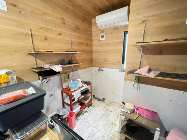坂左右町　近藤様店舗の内装