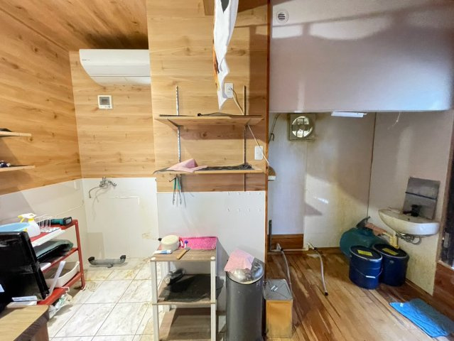 坂左右町　近藤様店舗の内装