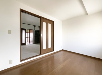 【洋室】 | 伏見区淀池上町　中古戸建 | 《洋室5.25帖》こちらは、北側にあるお部屋です。