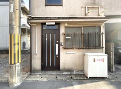 【玄関】 | 伏見区淀池上町　中古戸建 | 玄関ドアは、しっかりとしたドアに交換履歴があります（実施年月日は不明）