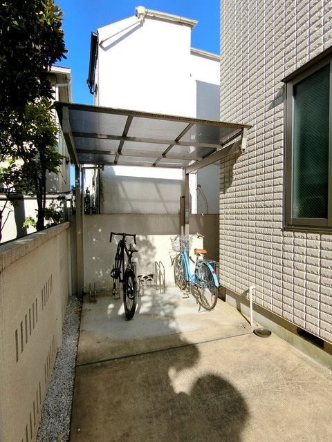 グッドラック赤堤のその他共用部分|★屋根付きの自転車駐輪スペース★