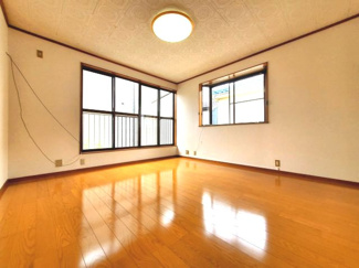 【設備】 | 新座市畑中1丁目戸建 | 2階　洋室
8帖
