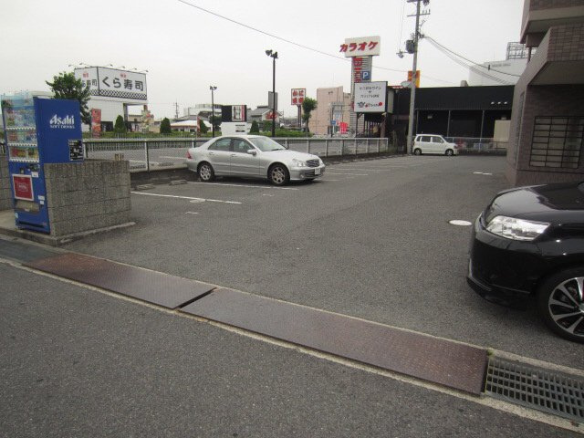 【駐車場】