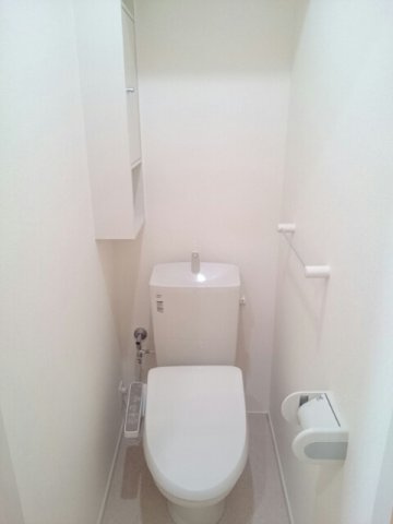 サン・ルミエールＡのトイレ|落ち着いたトイレです