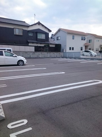 サンハイム今津Ｂの駐車場|駐車スペースもあります