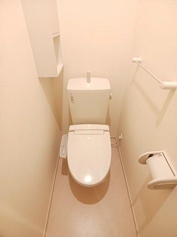 アモーレ今津Ⅰのトイレ|ゆったりとした空間のトイレです
