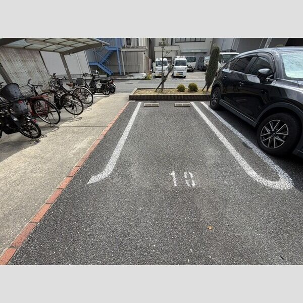 グランシャリオの駐車場