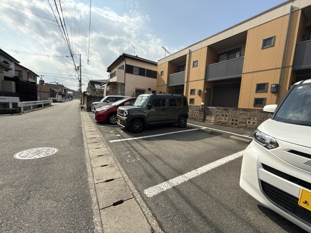 メゾン・フローラの駐車場