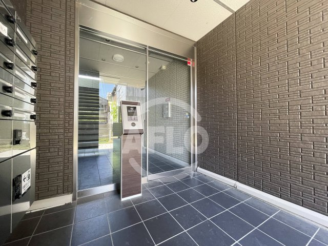 サンジェルマン市岡　南市岡小学校のエントランス|サンジェルマン市岡　エントランス