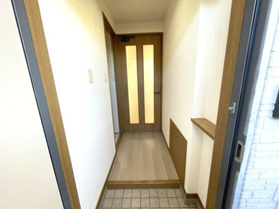 【玄関】 | カトル・シャンブル | 同物件別部屋写真です