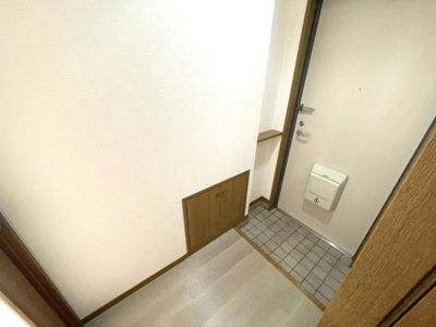 【玄関】 | カトル・シャンブル | 同物件別部屋写真です