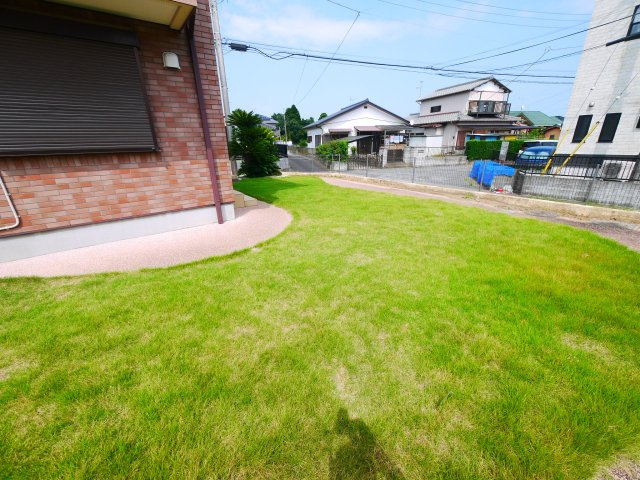 東金市家徳　  中古戸建 の庭|内装リフォーム済み令和8年7月 1階電動シャッター 敷地約79坪 軽は車3台可 複層ガラス 都市ガス