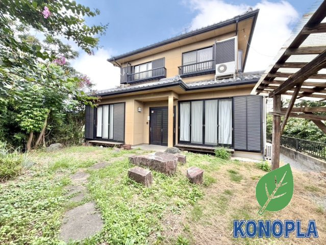 【中古戸建】深谷市小前田の外観|■外観｜お庭から季節の移ろいを感じることが出来ます♪一年中飽きることなく住みながら楽しめる住まいです♪
