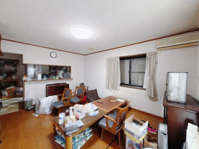 【中古戸建】深谷市小前田の居間・リビング|■リビング｜家族でゆったりくつろげる、居心地の良いリビング♪賃貸と違って、テレビや音楽の音を気にしなくて良いことが嬉しいですね(*＾＾*)