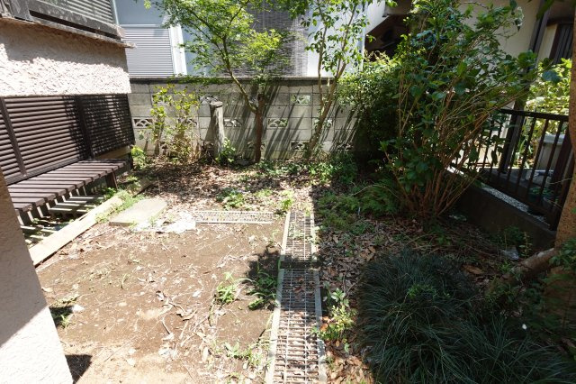 霞ヶ関北2丁目中古住宅の庭