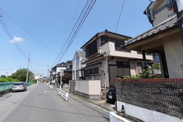 霞ヶ関北2丁目中古住宅の前面道路含む現地写真