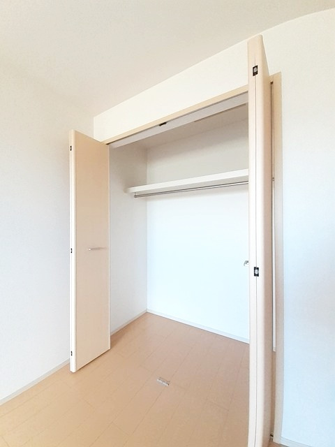 茅ヶ崎市みずき１丁目のアパートの収納|洋服多い方にもおすすめ