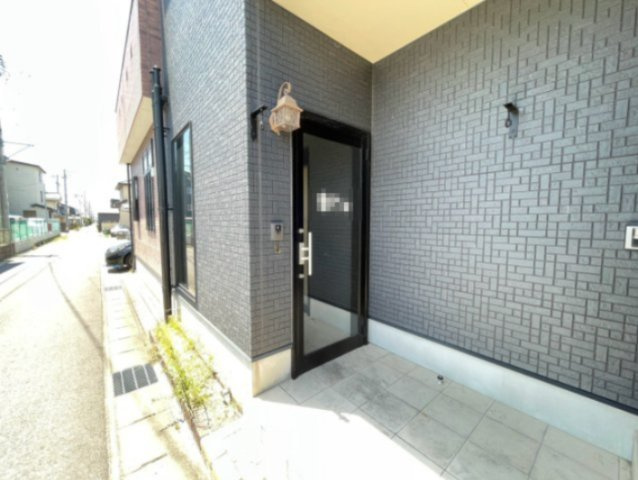 坂左右町　近藤様店舗のエントランス