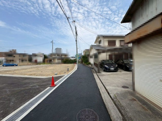 【前面道路含む現地写真】 | 建築条件無ですので、個性溢れる住まいを実現させてくださいね♪