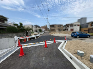 【前面道路含む現地写真】 | 自由設計可能ですので　家族の希望が詰まったマイホームを建築出来ますね！