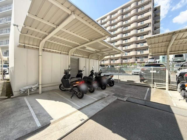 コープ野村伊丹B棟のその他共用部分|バイク置場