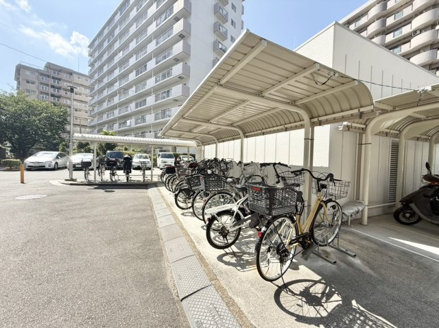 コープ野村伊丹B棟の駐輪場|駐輪場