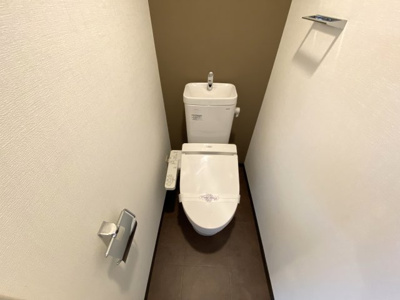 【トイレ】 | エスリード京橋WEST | 落ち着いた色調のトイレです