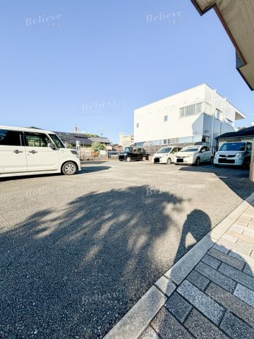 ルーチェクール花畑の駐車場|駐車スペースもあります☆