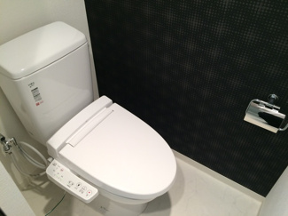 【トイレ】 | スワンズシティ北堀江 | 落ち着いた色調のトイレです