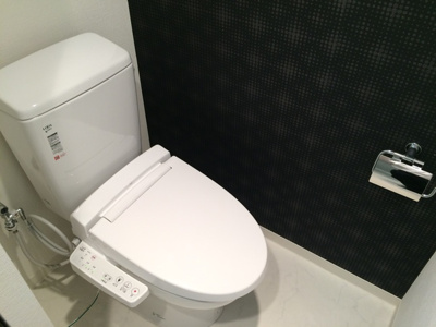 【トイレ】 | スワンズシティ北堀江 | 落ち着いた色調のトイレです