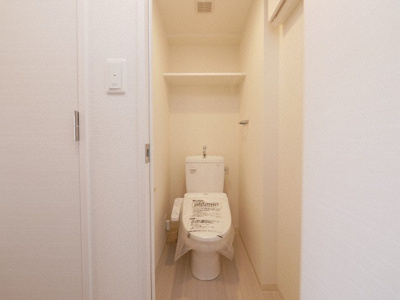 【トイレ】 | ファステート大阪ドームライズ | 清潔感のあるトイレです