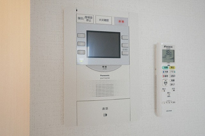 【セキュリティ】 | アドバンス大阪バレンシア | モニター付きインターホンです