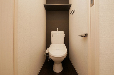 【トイレ】 | アドバンス大阪バレンシア | 落ち着いた色調のトイレです