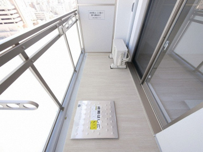 【バルコニー】 | エスプレイス大阪城サウスコンフォート | バルコニーからの眺めを楽しみながら食事をしませんか