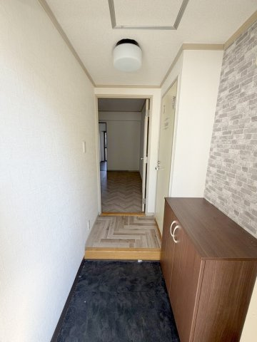 広島市西区中広町３丁目の賃貸マンションの玄関