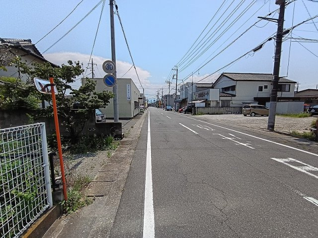 高崎市倉賀野町売土地の前面道路含む現地写真