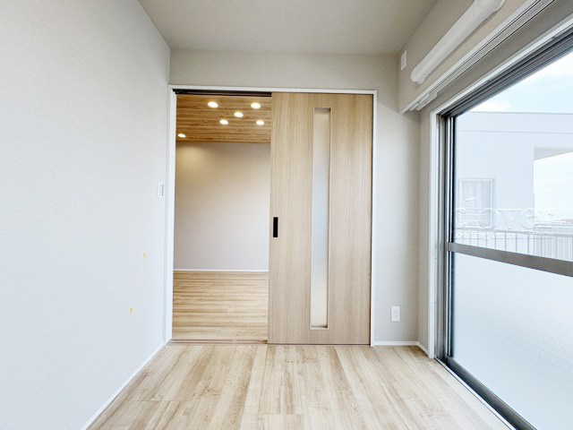 【子供部屋】 | ダイアパレス上池台 | ベッドルームとして使うか、あるいは収納として使うか、洋室を見るときは具体的な用法や家具配置などをぜひご想像ください。～即日のご見学可能～　お問合せはお気軽にどうぞ。
