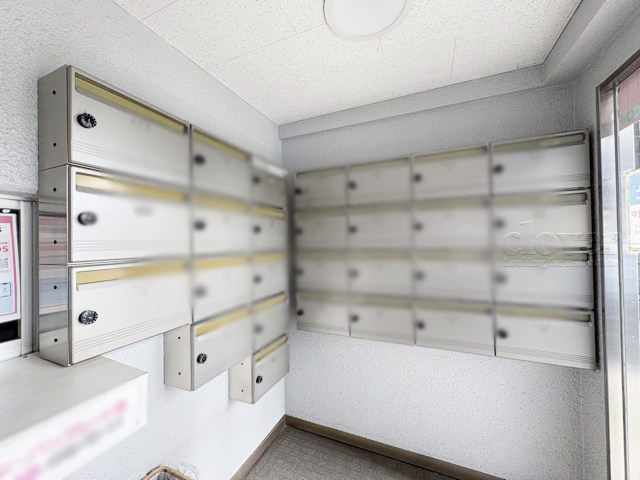【設備】 | ダイアパレス上池台 | 郵便物を受け入れる住民共用のポスト。「集合ポスト」とも呼びます。ここもまた、マンションの「顔」のひとつです。～即日のご見学可能～　お問合せはお気軽にどうぞ。
