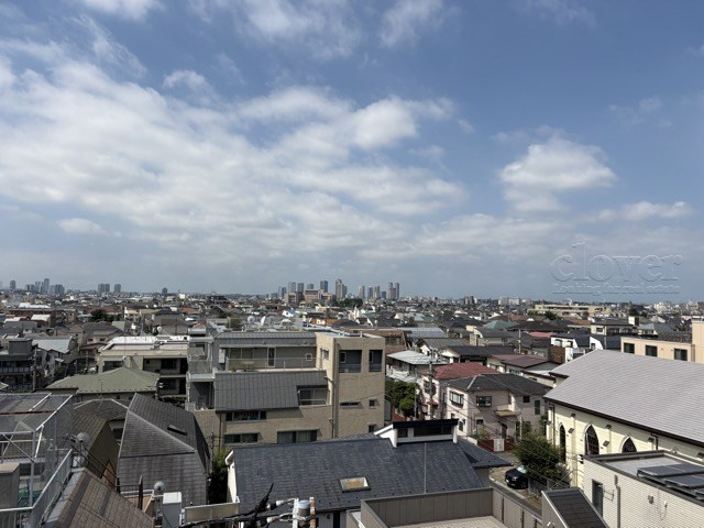 【展望】 | ダイアパレス上池台 | 眼前に広がる空の雄大さと、このお部屋の自慢の一つである「眺望」をご覧ください。毎日、この景色を独り占めできる新生活に夢が広がります。～即日のご見学可能～　お問合せはお気軽にどうぞ。
