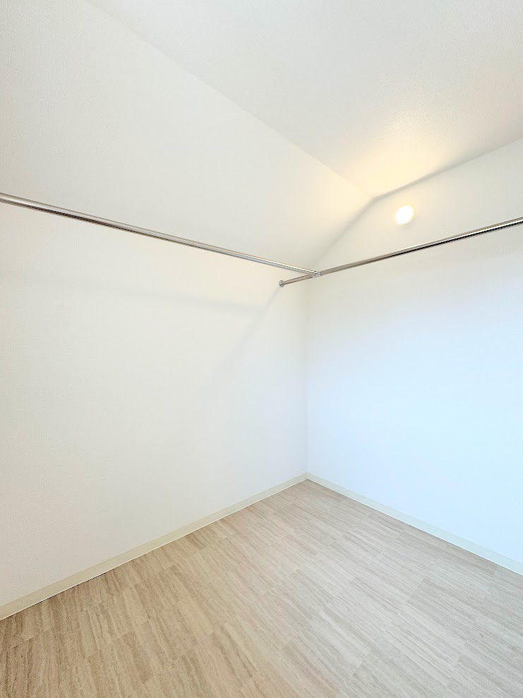 戸塚区秋葉町　中古戸建て　第2の収納|◆大容量のウォークインクローゼットがあれば、室内にタンスなどを置かなくて済み、室内がスッキリします！