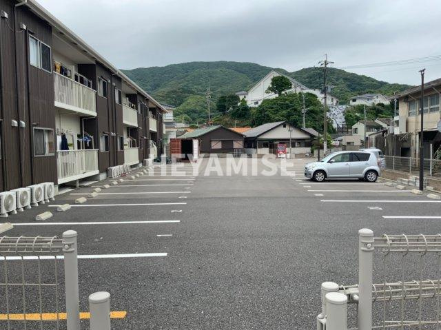 シーサイドハイツ深堀の駐車場