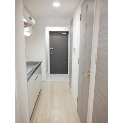横浜市南区中島町４丁目の賃貸マンションの玄関