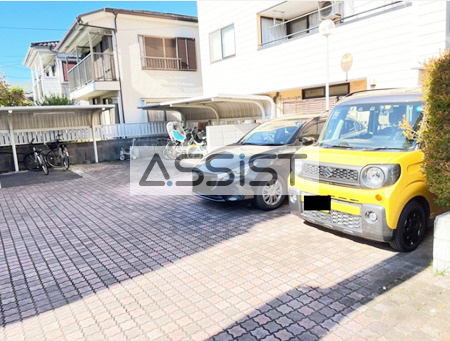 ローゼス小金井の駐車場