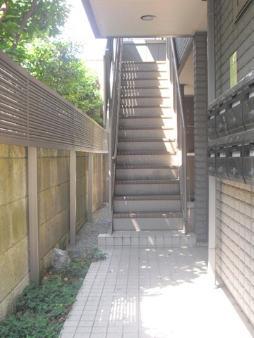 ソフィア鎌倉のエントランス|建物共用階段