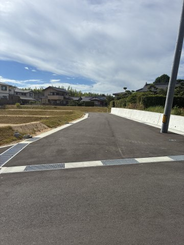 フィールズ西岐波（大沢）2号地の前面道路含む現地写真