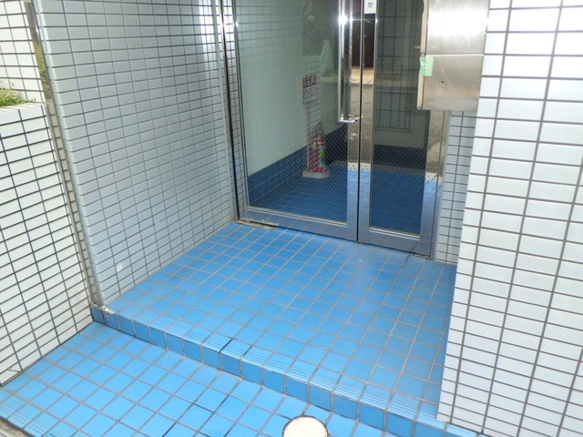 ロジェール東灘のエントランス