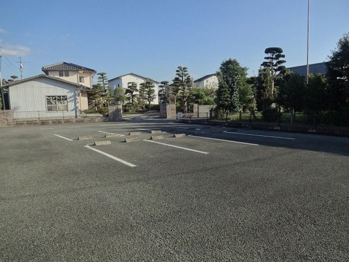 ヴィラクレストⅡの駐車場