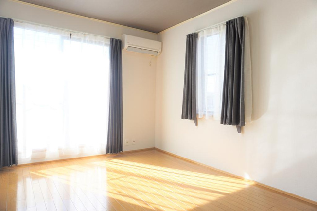 【居間・リビング】 | ローレルハイツ | 同型別部屋です。
