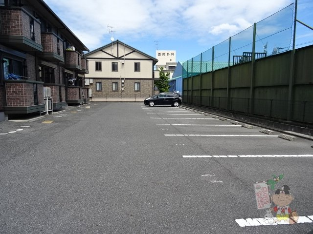 ワンズ 　Ｂの駐車場