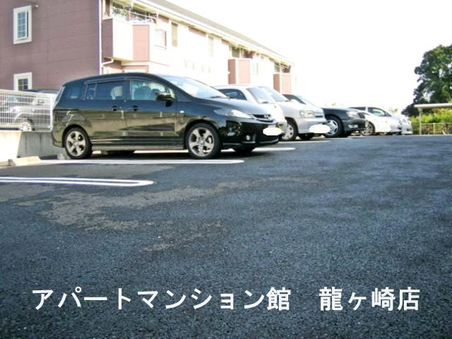 サンライフトウの駐車場